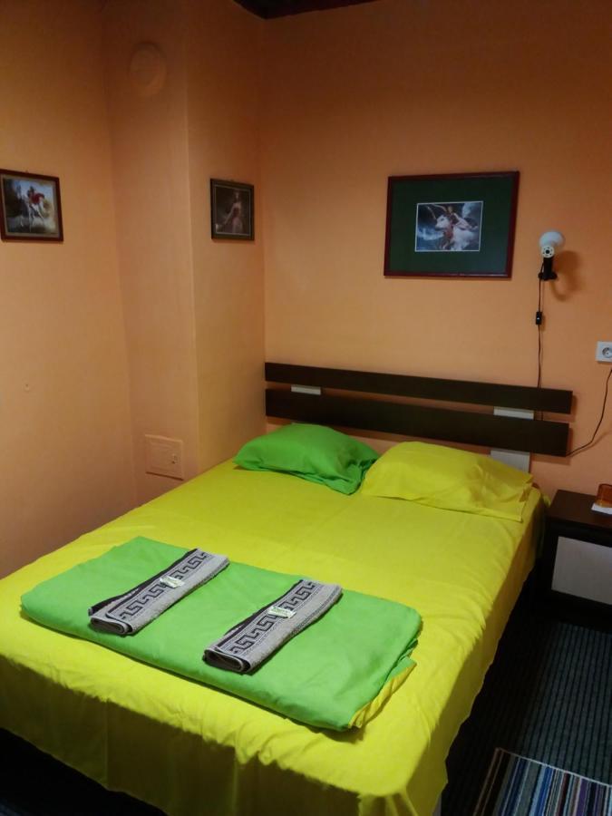 Стаи за гости ОРЕХА Троян Private rooms Oreha Экстерьер фото